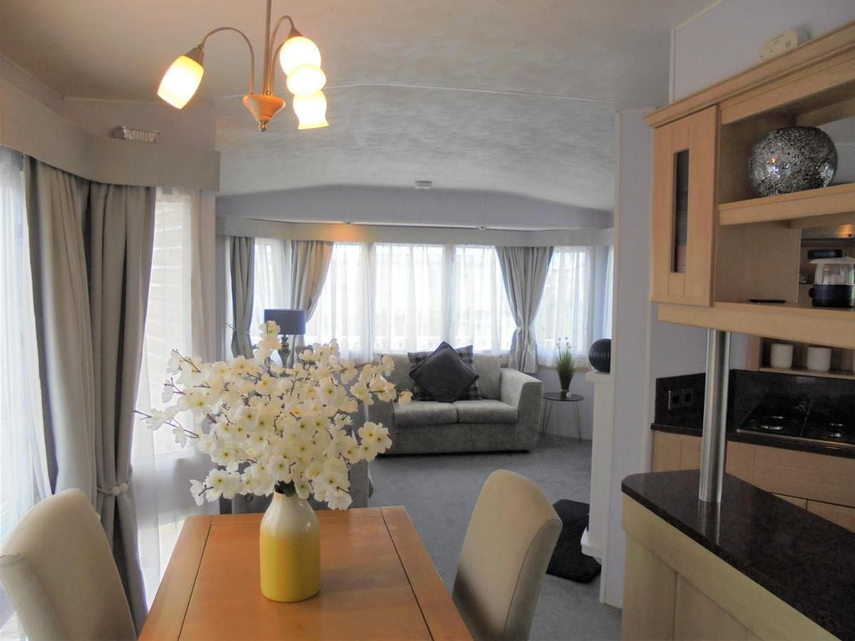 The Chase Topaz Super 4 Berth Panel Heated Wrap Around Veranda Apartment